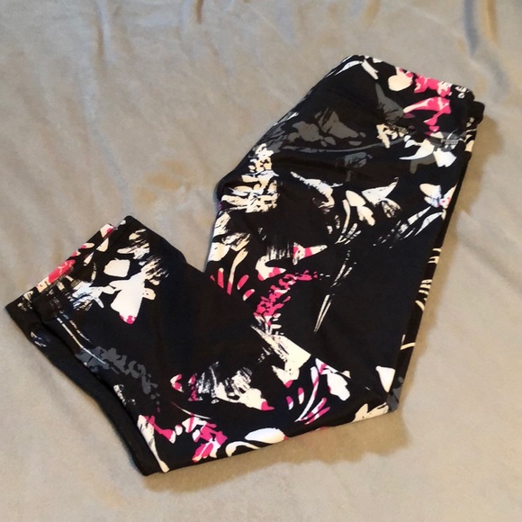 Fabletics Capri Leggings - Picture 2 of 5